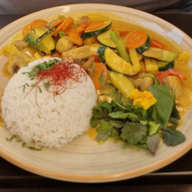 Gemüsecurry In Kokos-currysoße Mit Basmatireis