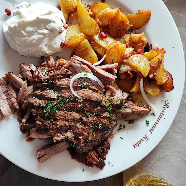 Gyros Mit Bratkartoffeln Und Tzatziki