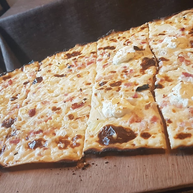 Tarte Flambée À la Chèvre