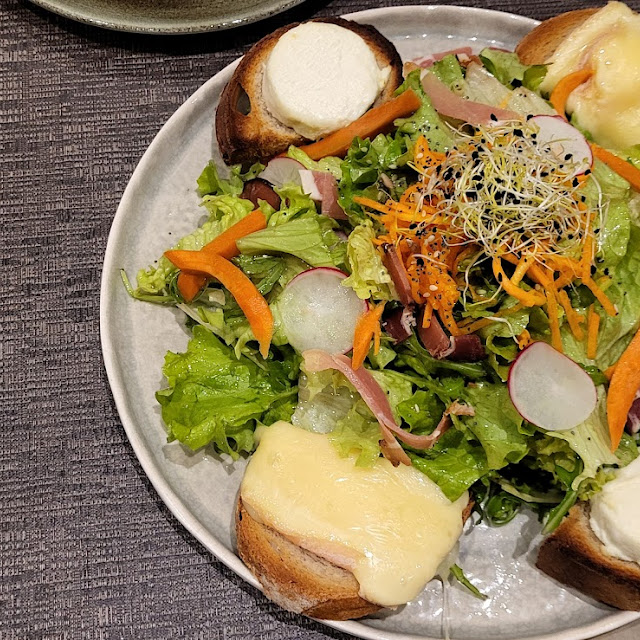 Salade de Tartines Duo Munster Chèvre Chaud