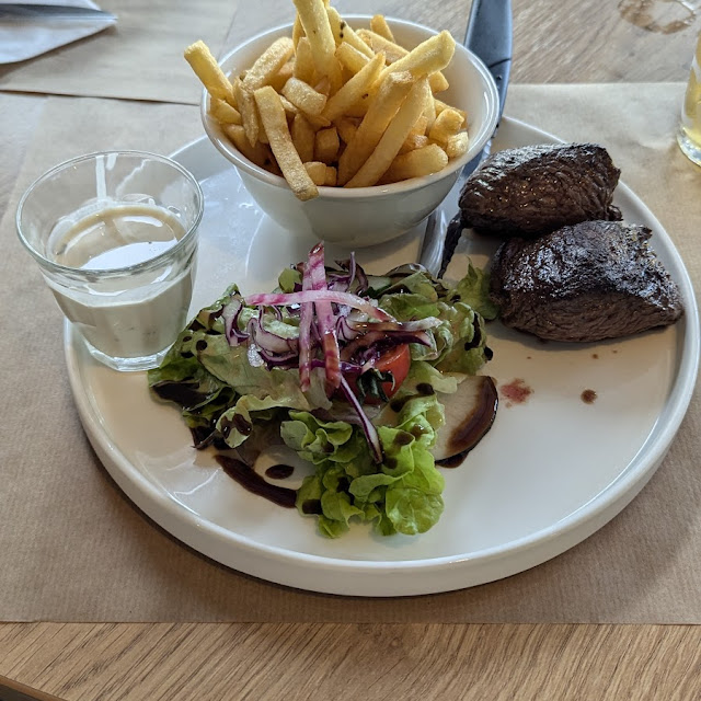 Steak 200gr Mit Pommes Und Salat