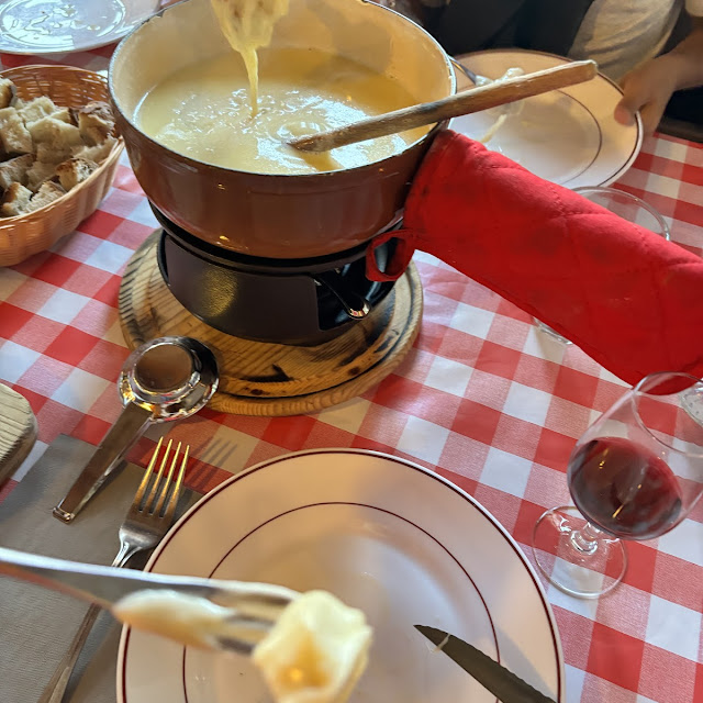 Fondue Savoyarde Et Assiette de Charcuterie