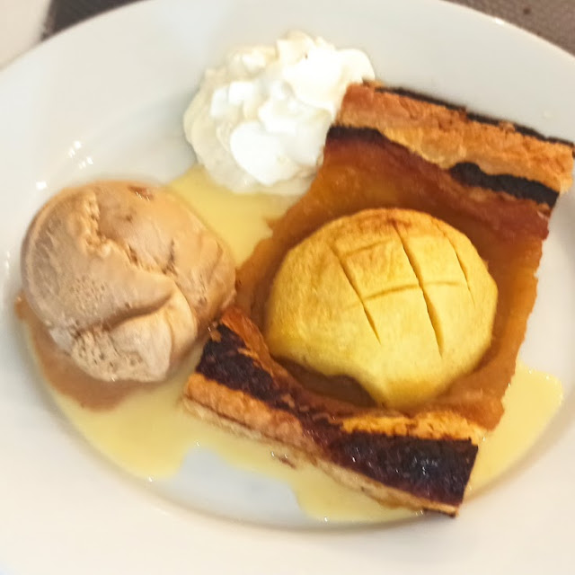 Tarte Au Pomme Et Boule de Glace