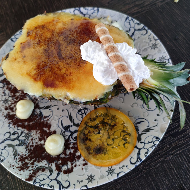 Piña Con Crema Catalana