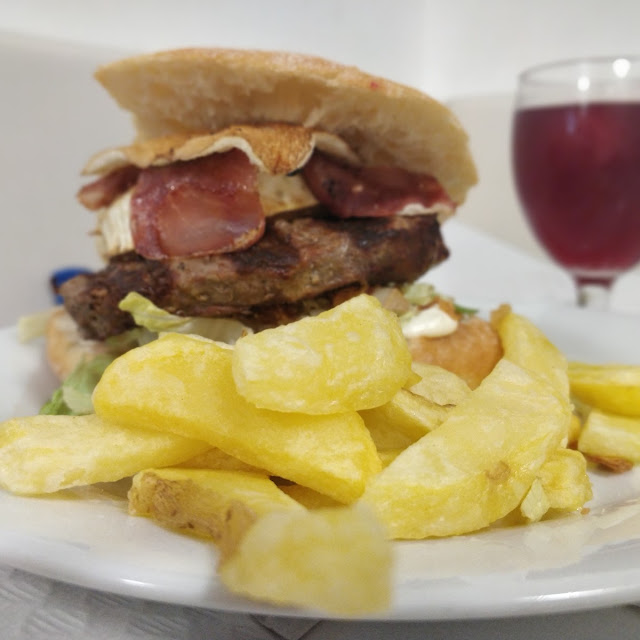 Hamburguesa Completa Con Queso de Cabra