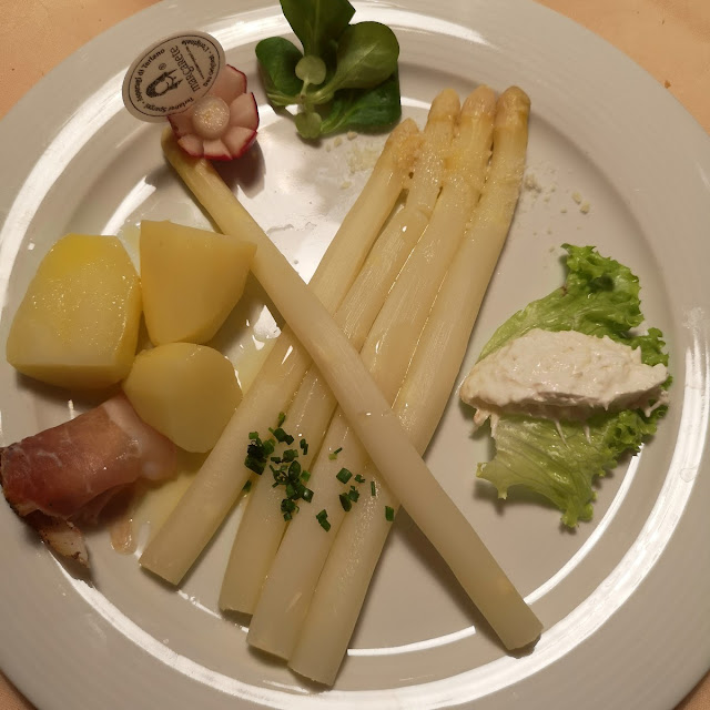 Asparagi Con Salsa Bolzanina