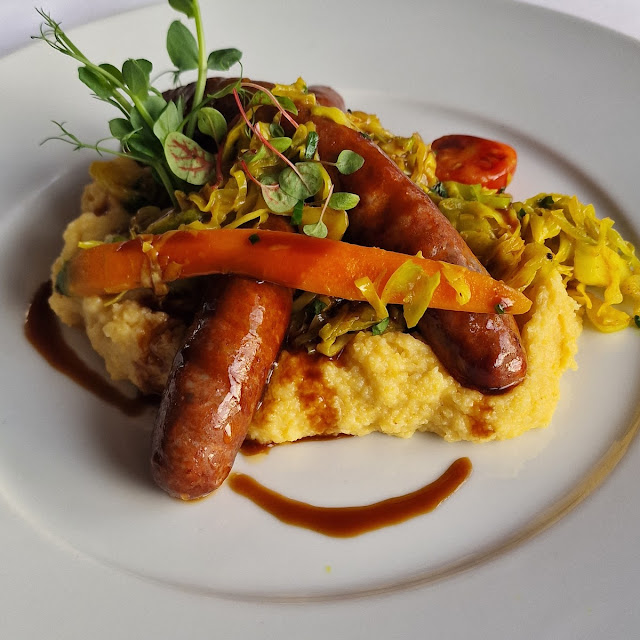 Lammwürstchen Mit Kartoffelstampf Und Spitzkohl