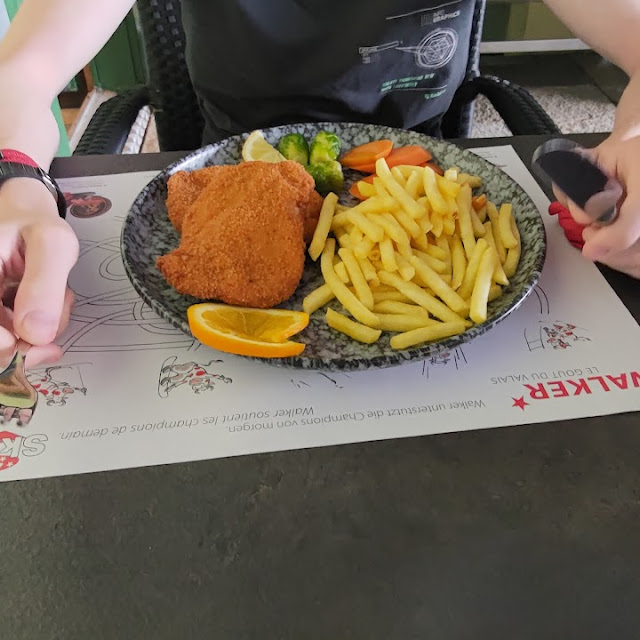 Snitzel With Pommes