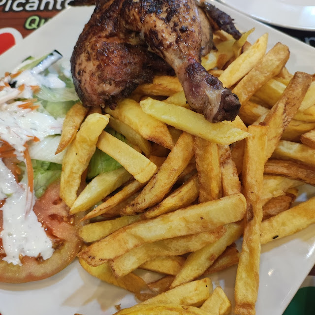 Pollo A la Brasa Con Papas Fritas