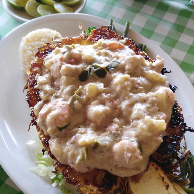 Piña Con Camarón Y Pulpo