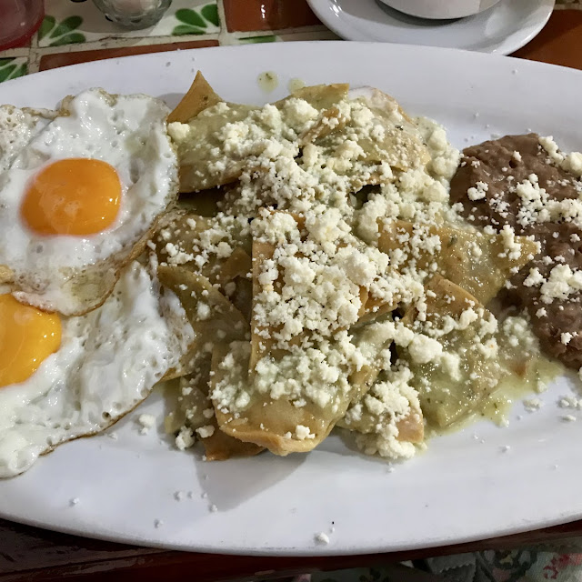 Chilaquiles Verdes Chicharron En Salsa Roja Huevo Y Frijoles
