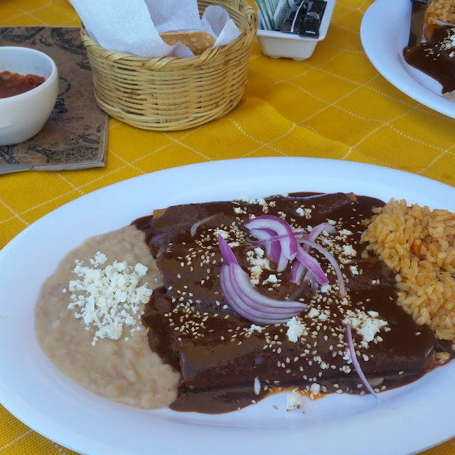 Chilaquiles Enmolados