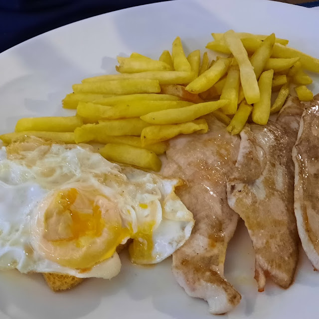 Entrecot Con Patatas Huevo Y Pimiento