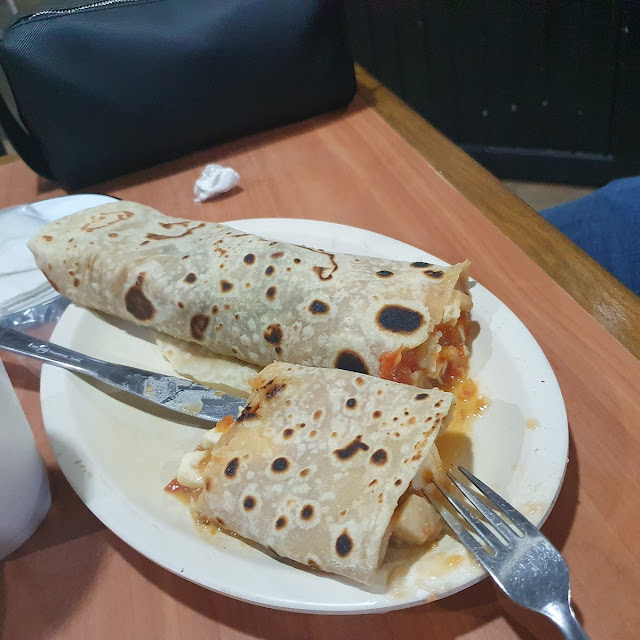Burrito Combinado Con Guisado de Res Y Carne Frita