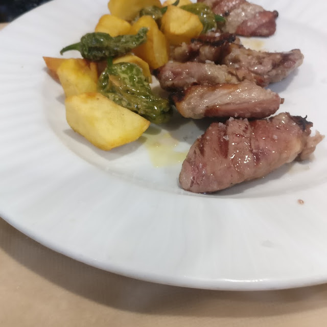 Entrecot Con Patatas Y Pimientos