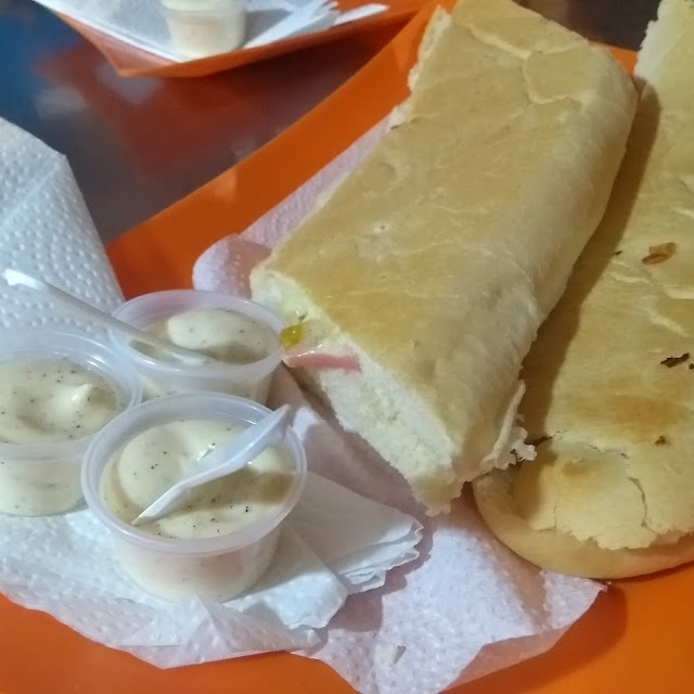 Colas de Queso Y Hawaiana