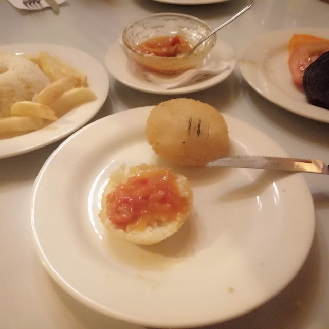 Arepas Fritas Con Guiso