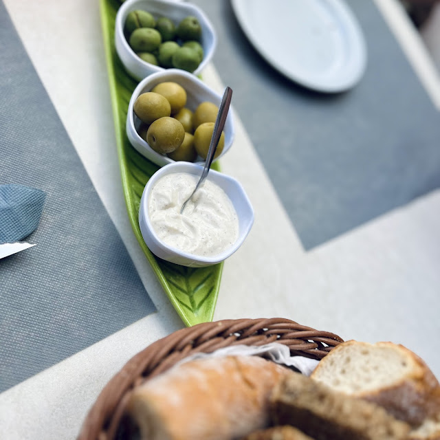 Brot Alioli Oliven Vorneweg
