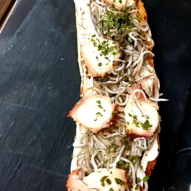 Tosta de Pulpo Gulas Y Alioli