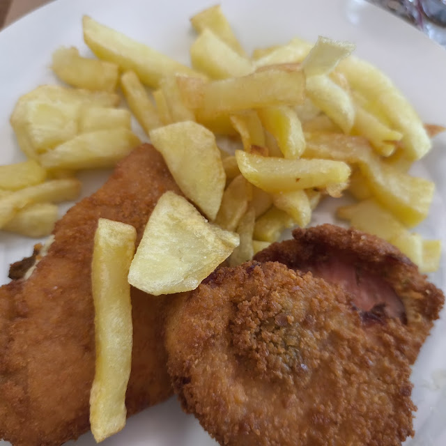 Huevos Fritos Con Escalope de Ternera