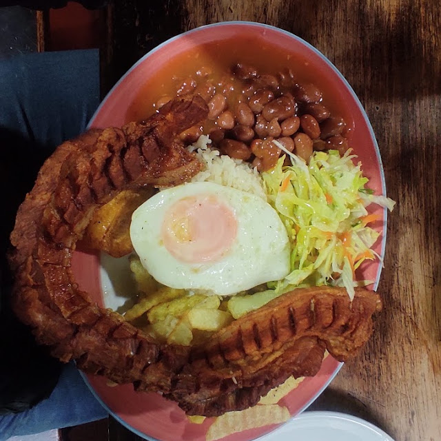 Bandeja Con Chicharron Completo
