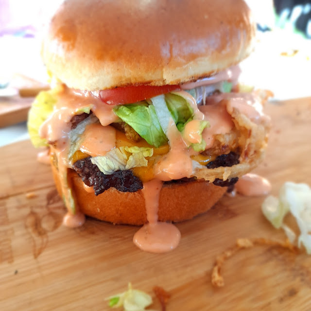Cheese Burger Lechuga Томате Сеbolla Y Queso