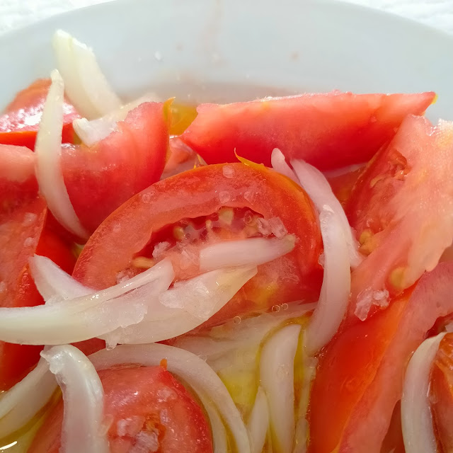 Tomato and Onion Salad