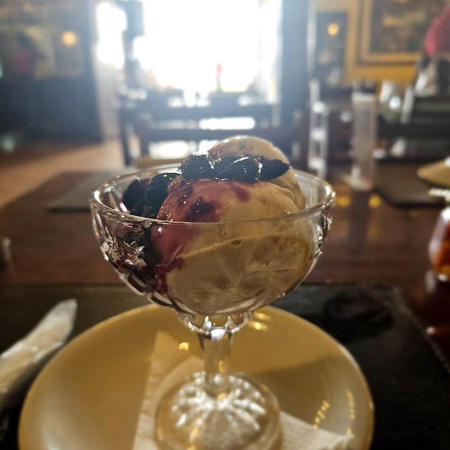 Sorvete de Rapadura Com Doce de Jaboticaba