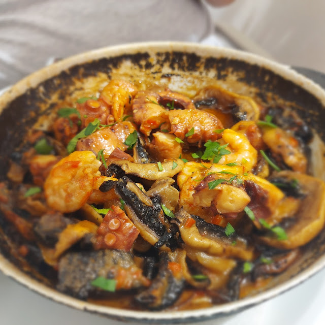 Cazuela de Pulpo Gambas Y Champiñones