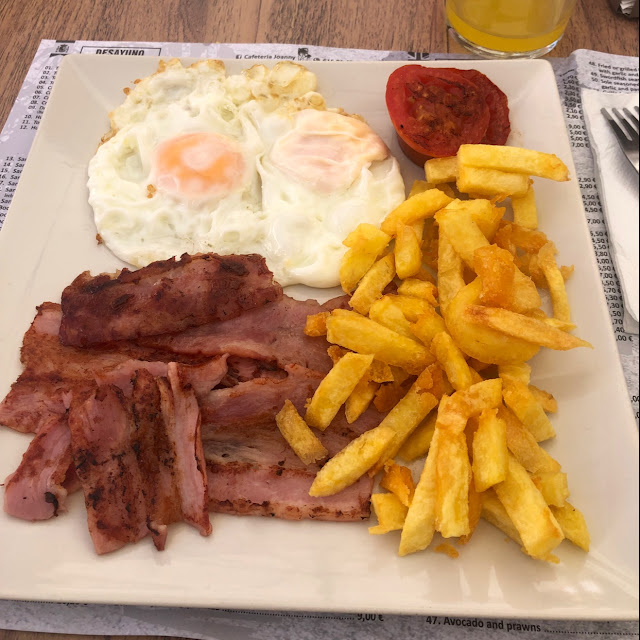 Eggs Bacon and Chips