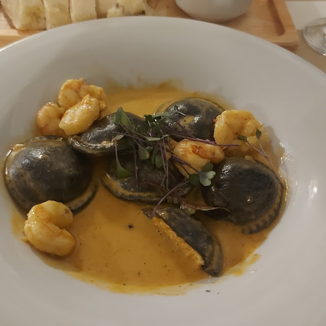 Sorrentinos de Salmón Con Salsa de Mariscos