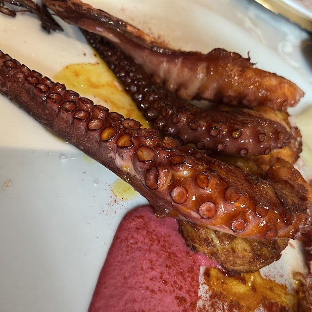 Pulpo A la Brasa Con Humus