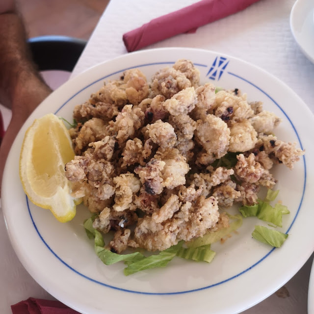 Frittierte Calamari Mit Zitrone