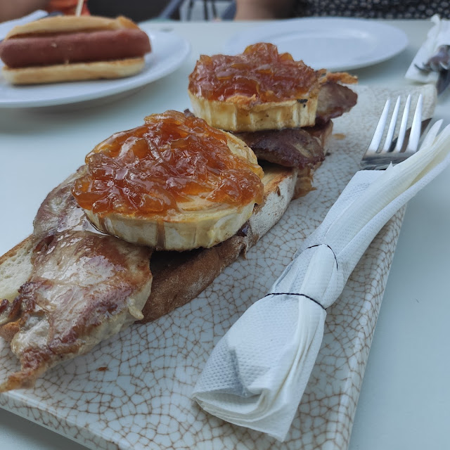 Tosta de Solomillo Y Queso de Cabra