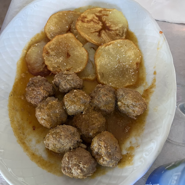 Albóndigas Con Patatas Fritas