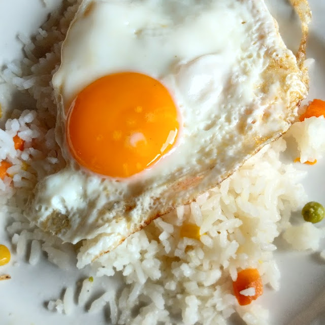 Arroz Blanco Con Huevo Estrellado