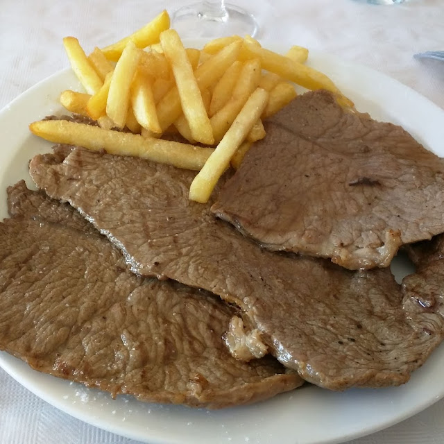 Filetes Con Patatas Fritas