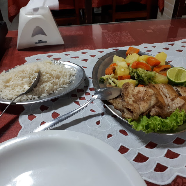 Pargo Frito Com Salada E Baião de Dois