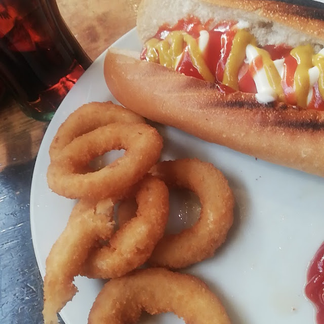 Perrito Caliente Con Aros de Cebolla