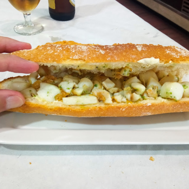 Bocadillo de Sepia Con Picadillo Y Mayonesa