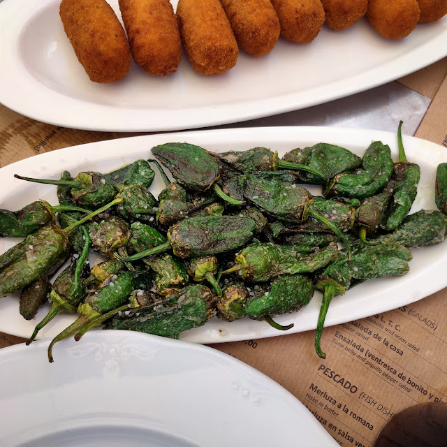 Pimientos de Padrón Y Calamares Fritos