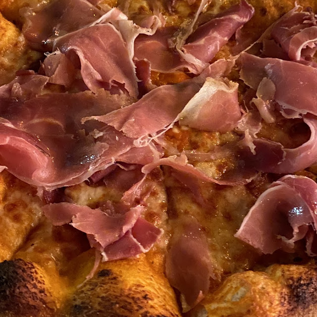 Pizza Con Crudo