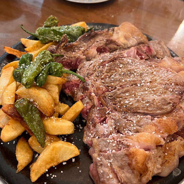 Txuleta Con Patatas Y Pimientos