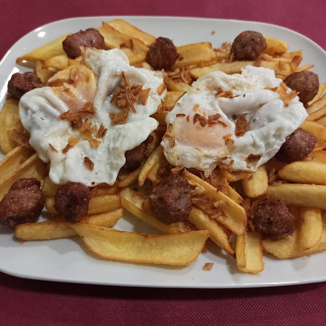 Huevos Estrellados Con Longaniza