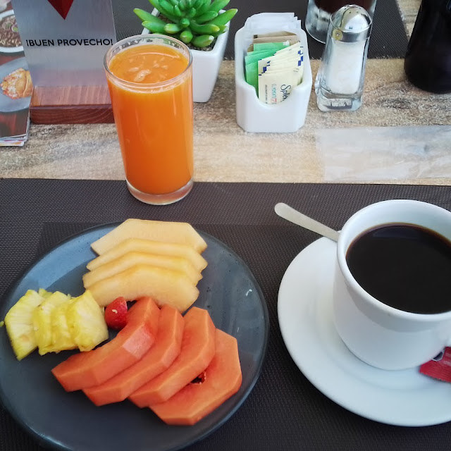 Fruta Café Y Jugo Incluidos En Paquete