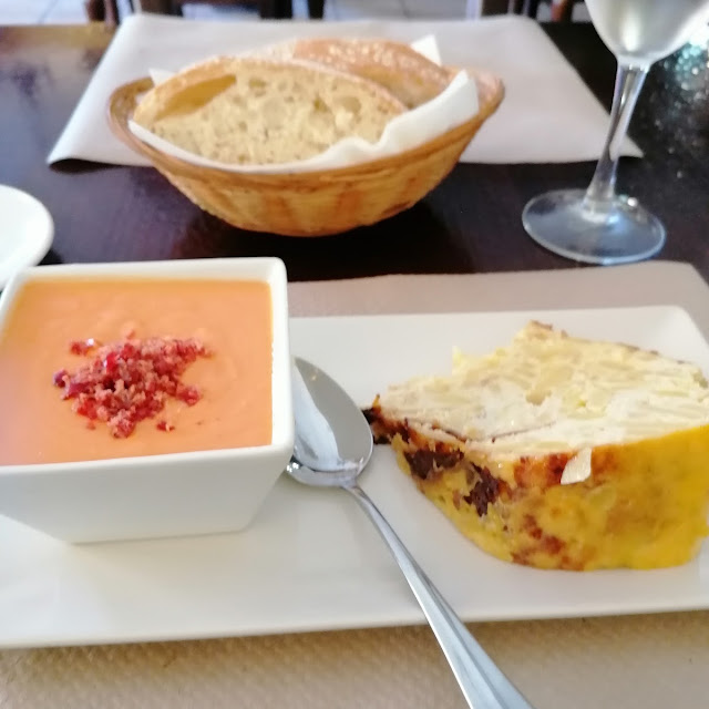 Salmorejo Con Tortilla de Patatas