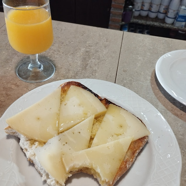 Tostada de Queso Curado de la Zona