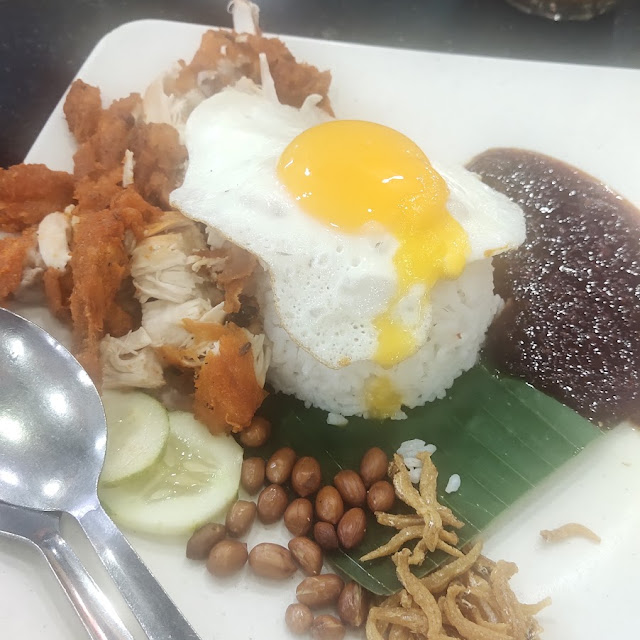 Nasi Lemak Ayam Goreng