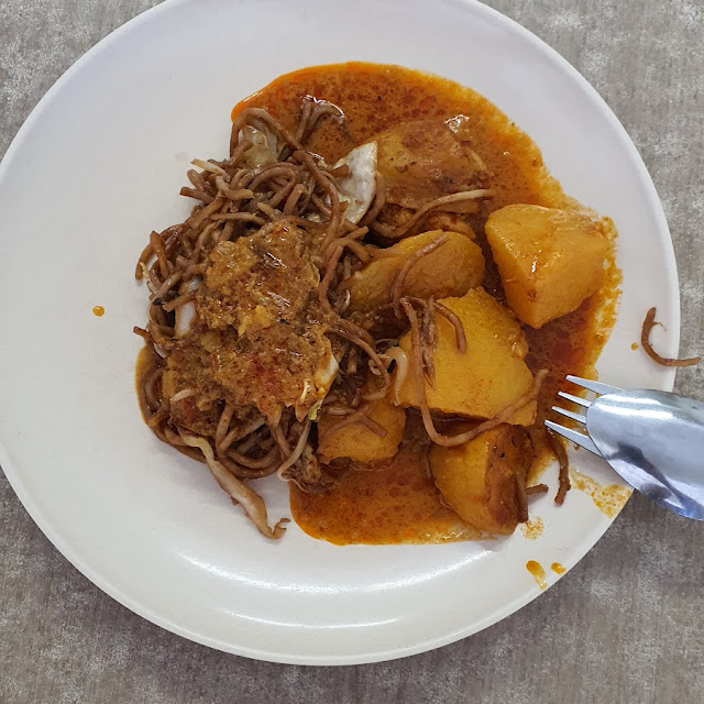 Economy Mee with Curry Potatoes
