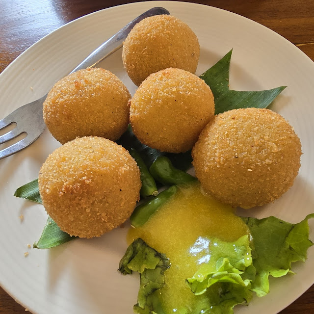 Bitter Ballen Cheese